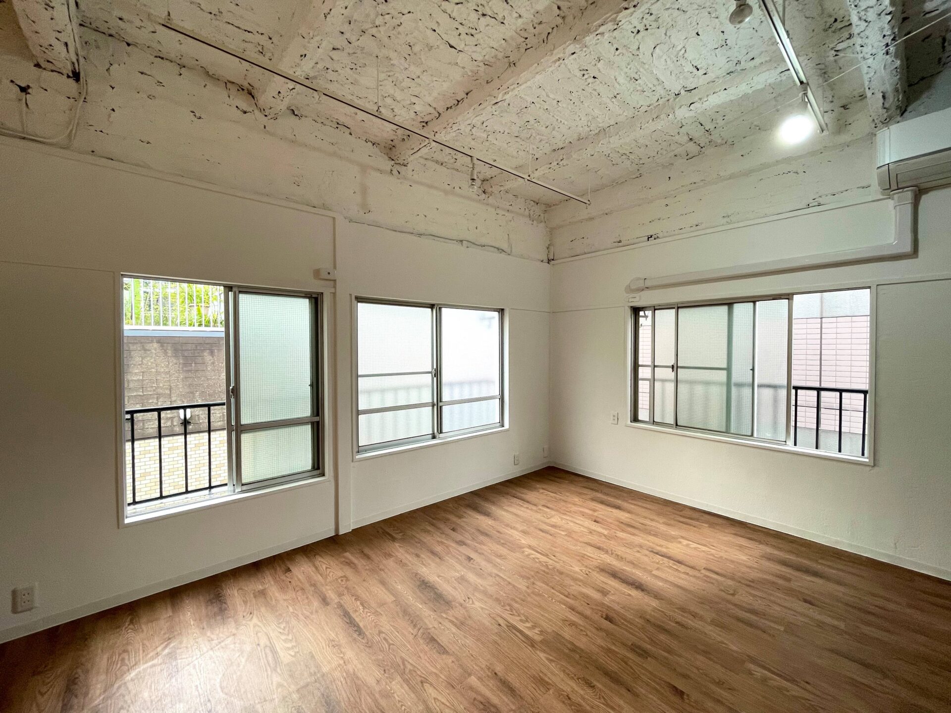 【成約済】目黒川沿いのビンテージオフィス403号室