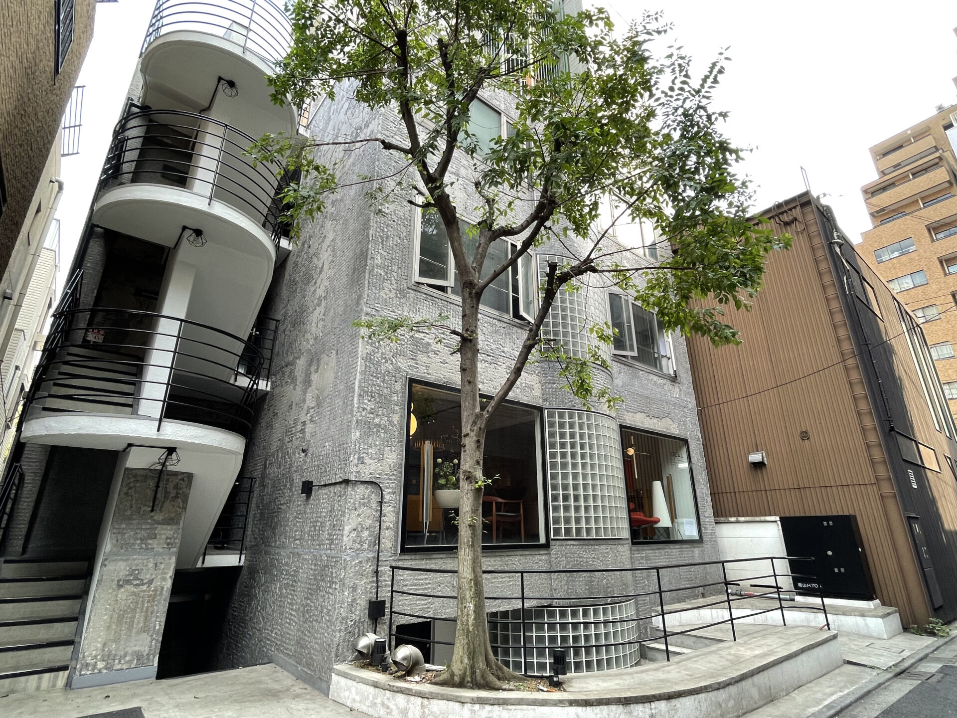 表参道、雰囲気出し過ぎオフィス