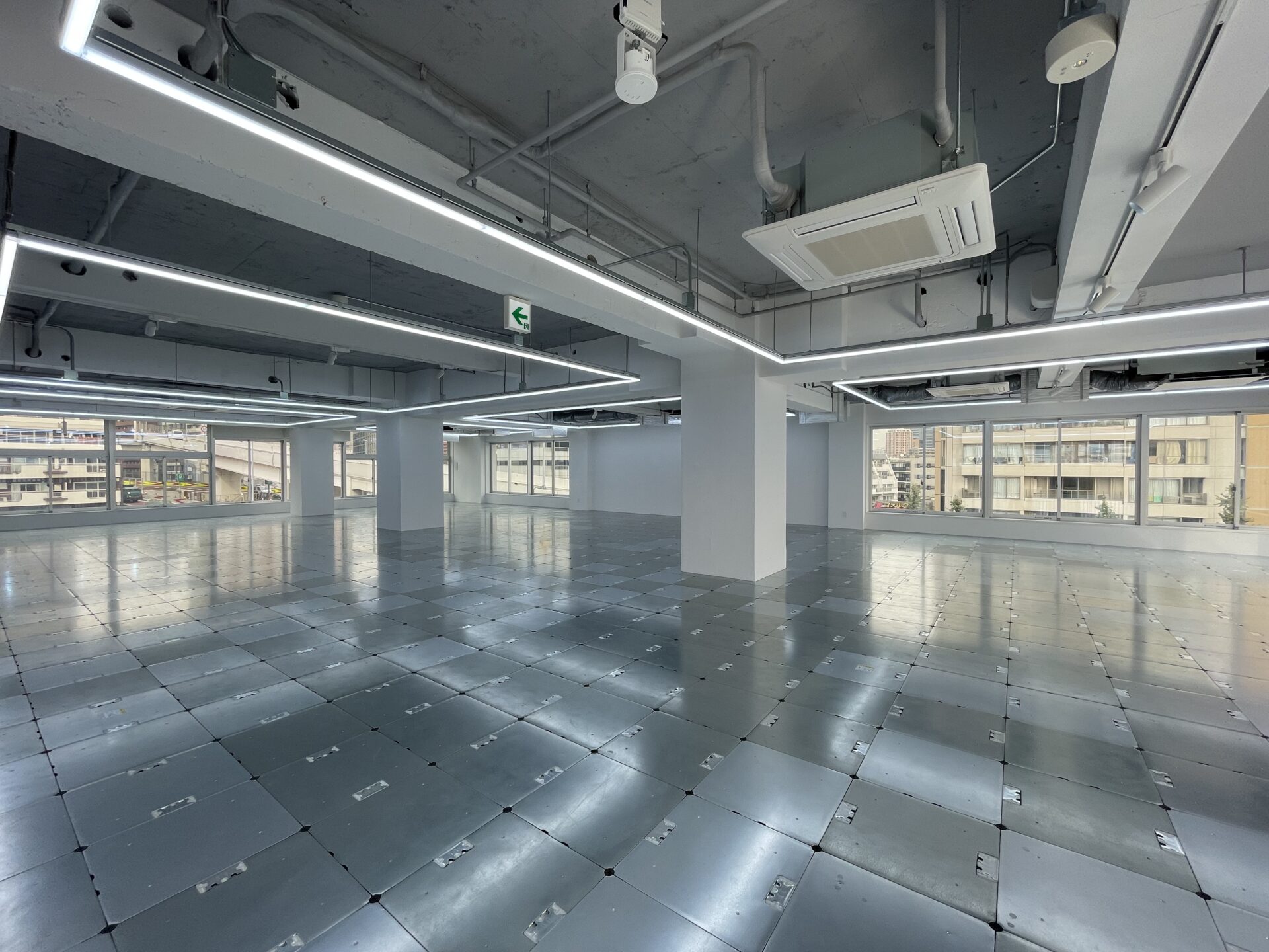 【成約済み】近未来感あるリニアライト