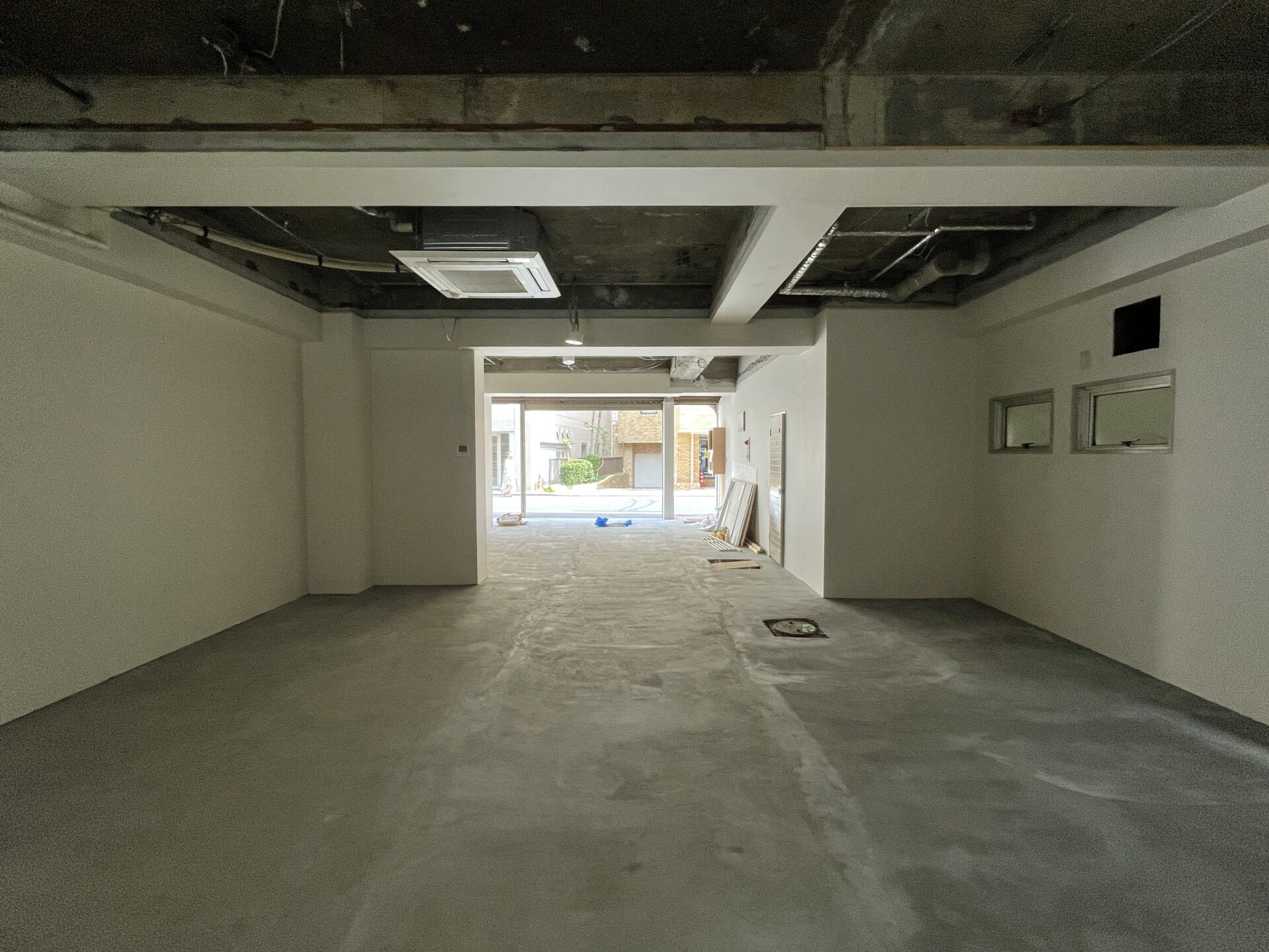 【成約済み】1F路面ホワイトスケルトン