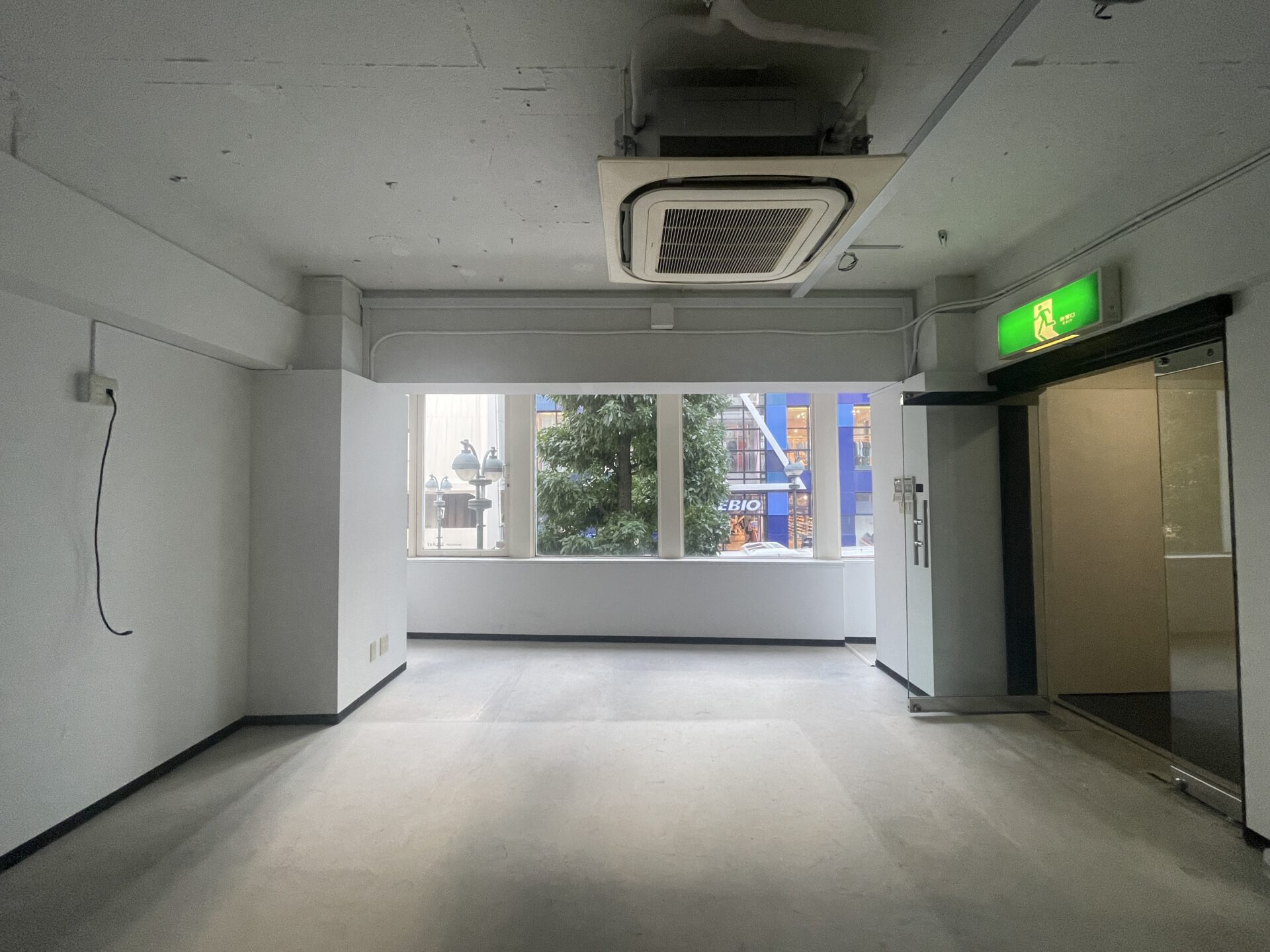 フラっと寄ってって