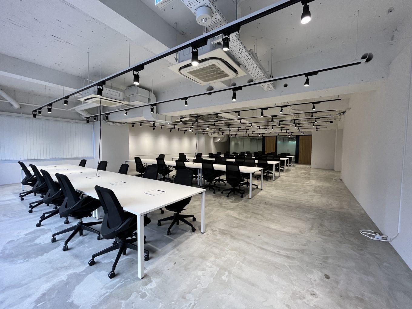 個性をモノトーンで纏めて