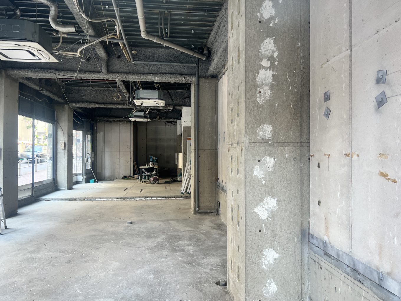 目の前のお店、雰囲気いいね。