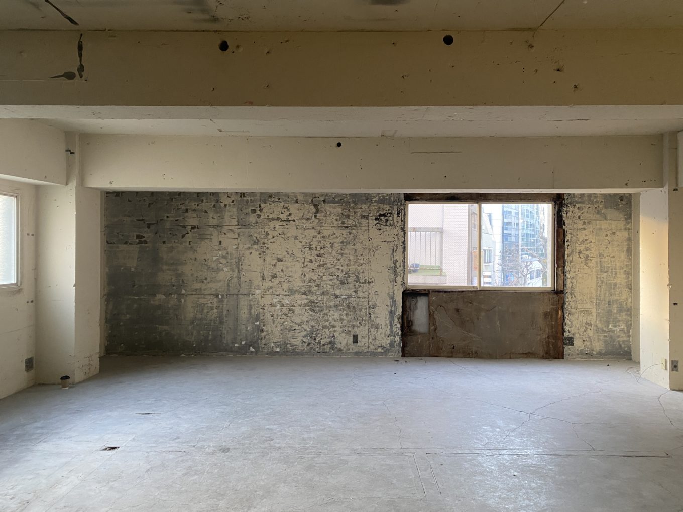 ひび割れ発信地