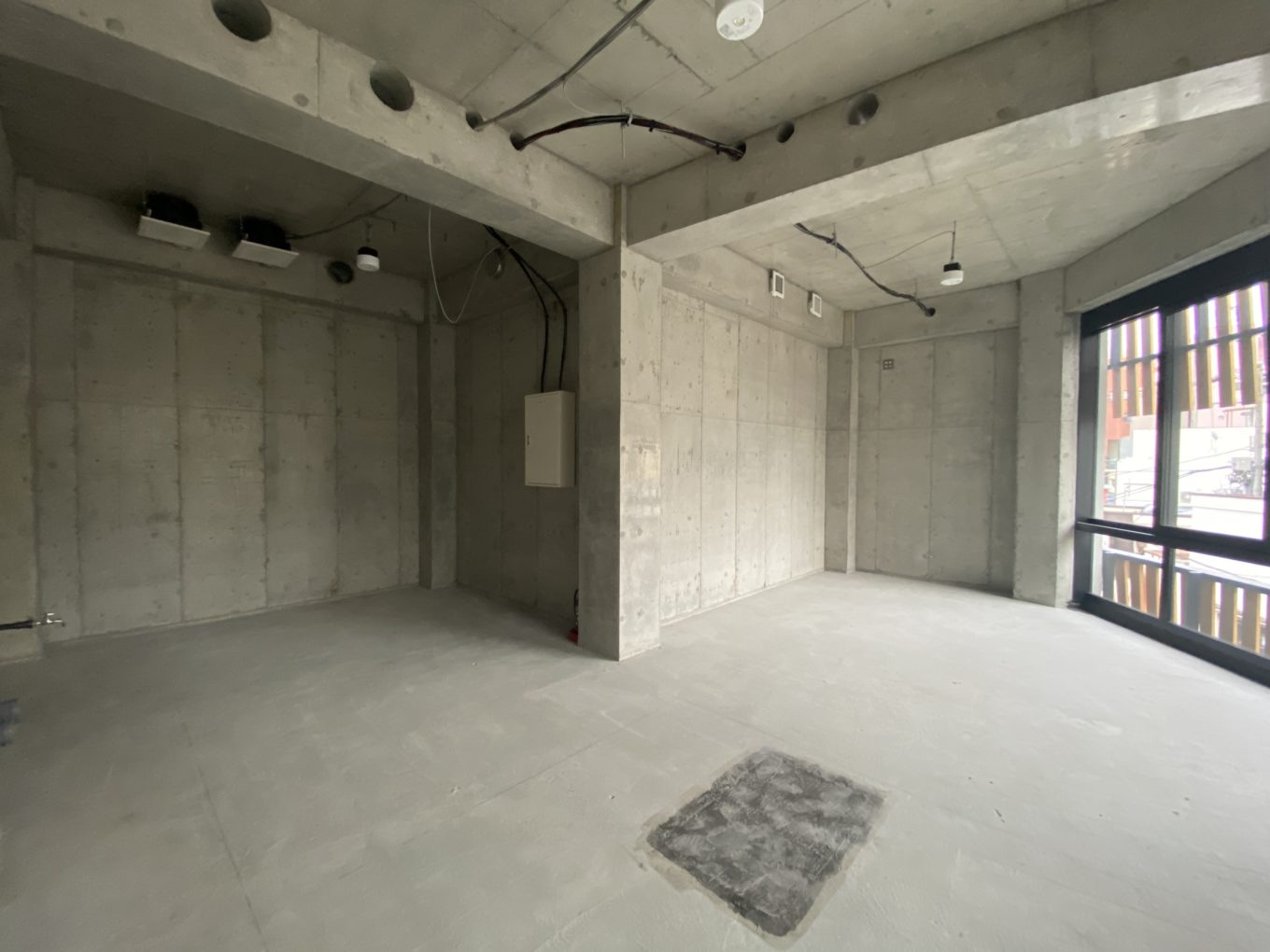 浅草に埋没しない強さ