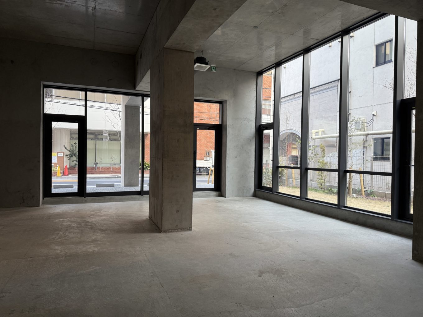 無機質さに、彩り