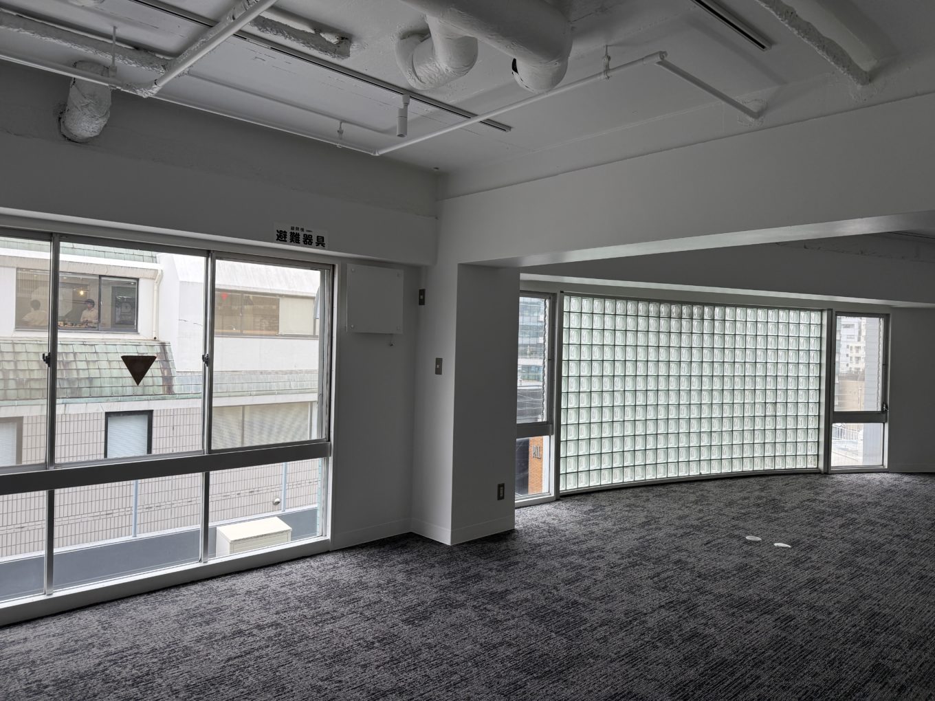 猿楽町の丸みオフィス