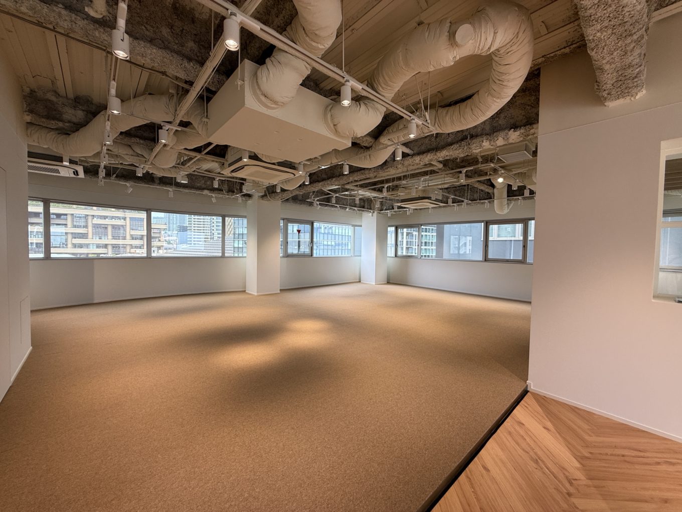 モダンの中のスケルトン