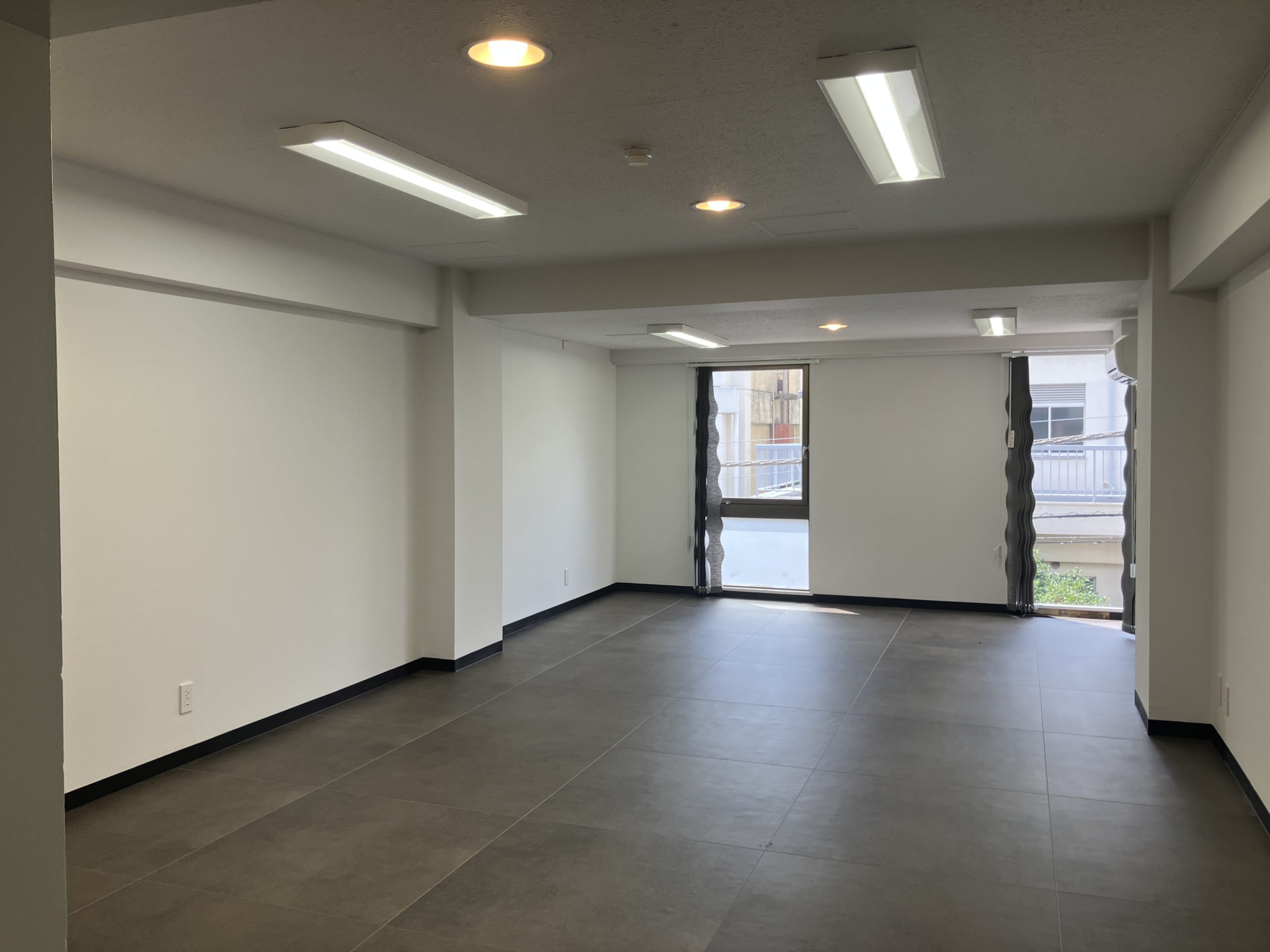 白の明るさと白の暗さ