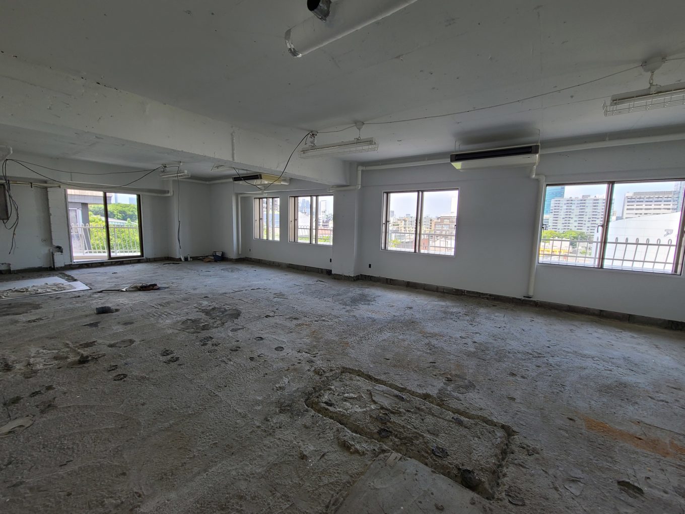 スケルトンオフィス内装費用の相場と抑える方法｜東京で失敗しないポイント