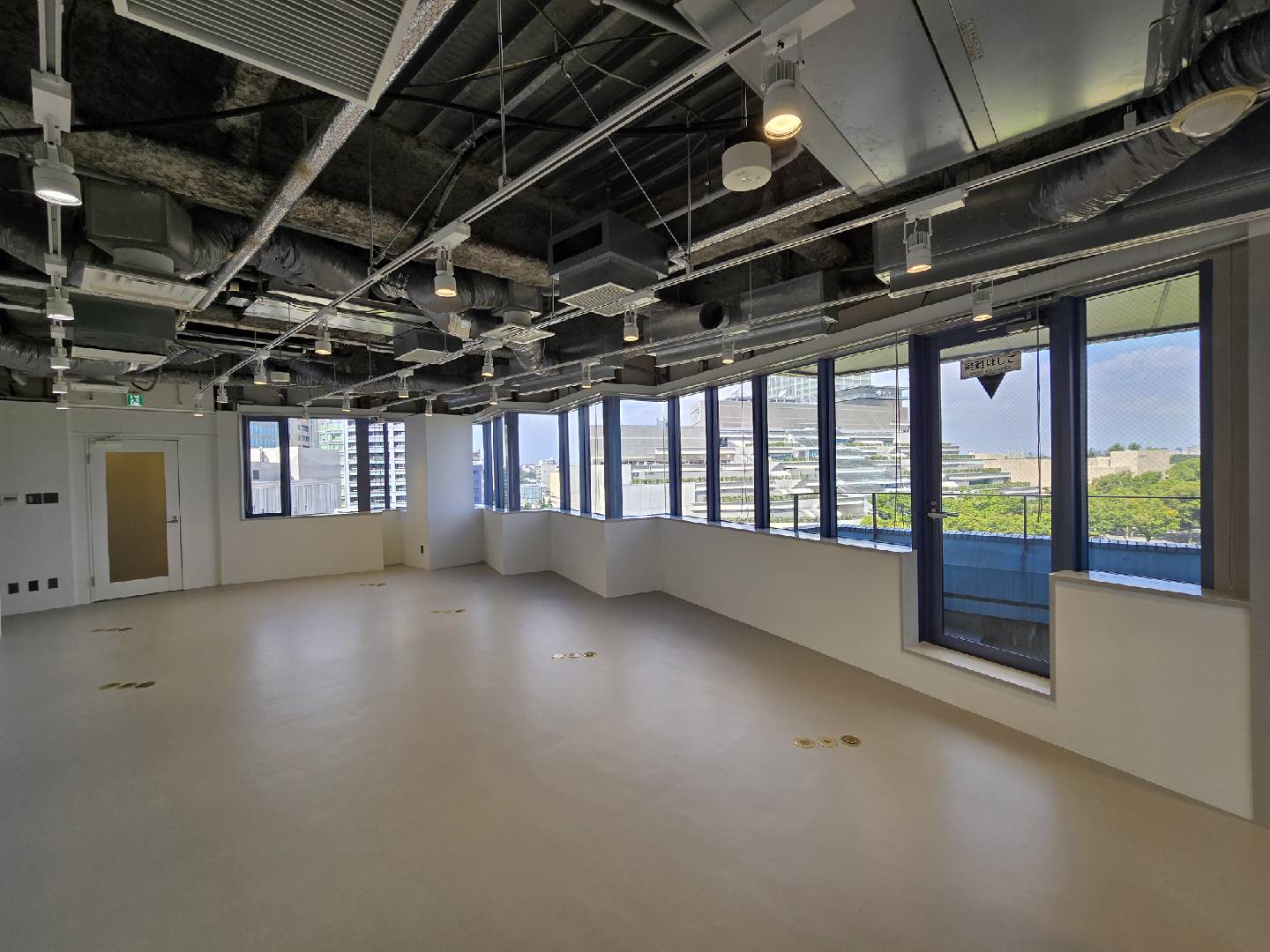 代々木公園を借景に