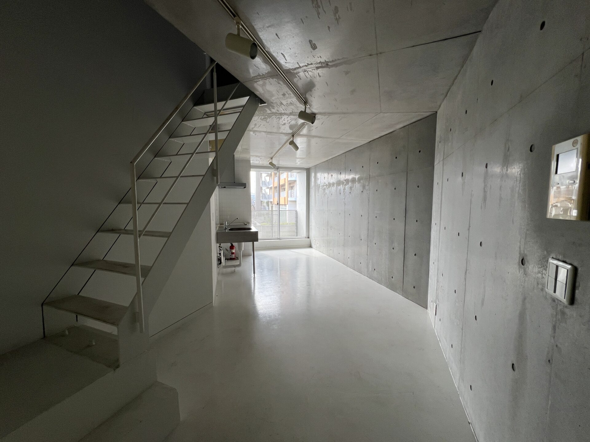 どこまでもグレー