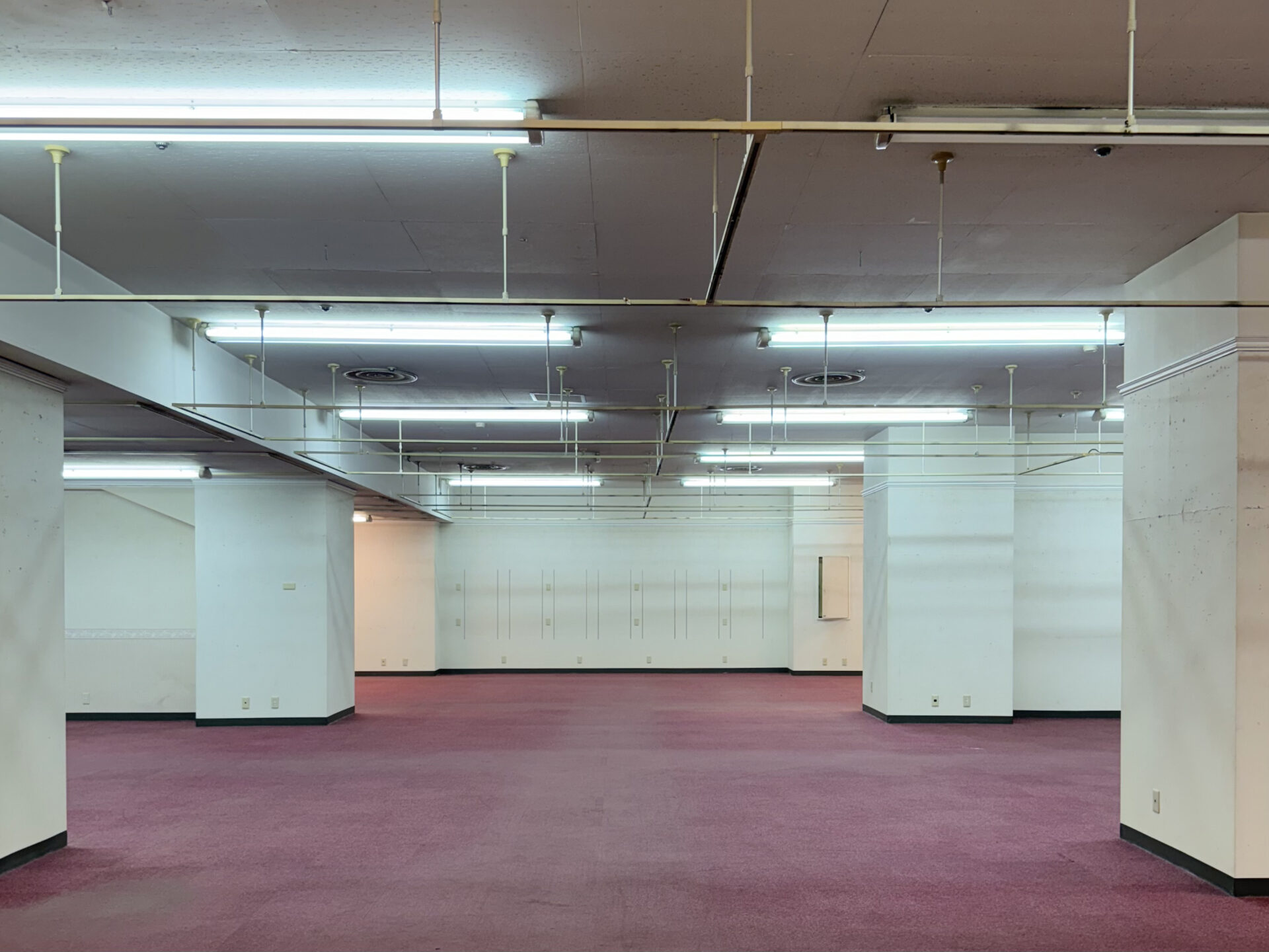 レトロ×上品×無機質